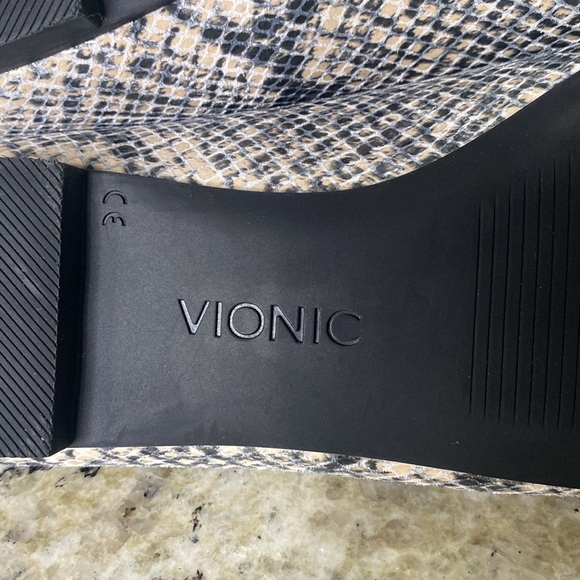 Vionic Caballo Natural Leather Snake Skin Slip
On Pointed Toe Ballet Flats Sz 8 - Picture 16 of 16